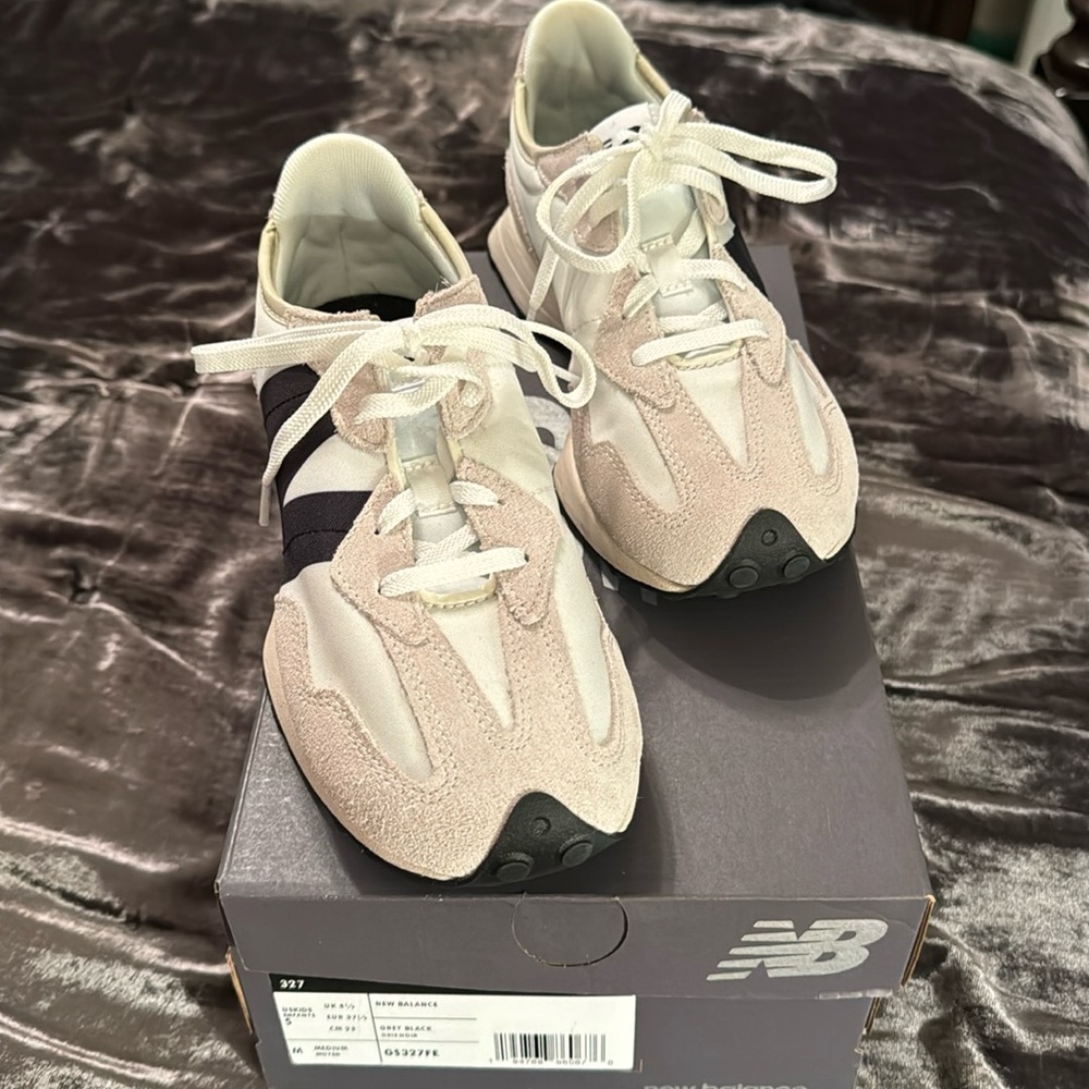 New Balance 327